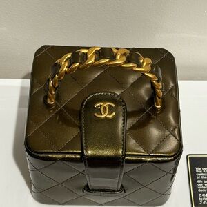 CHANEL Runway Patent Vanity Metallic Green 24K GHW **Rare Collector’s Piece**